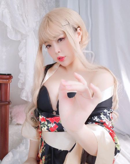 她在丈夫面前被耍了