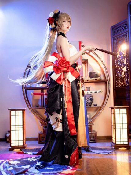 年轻的女秘书